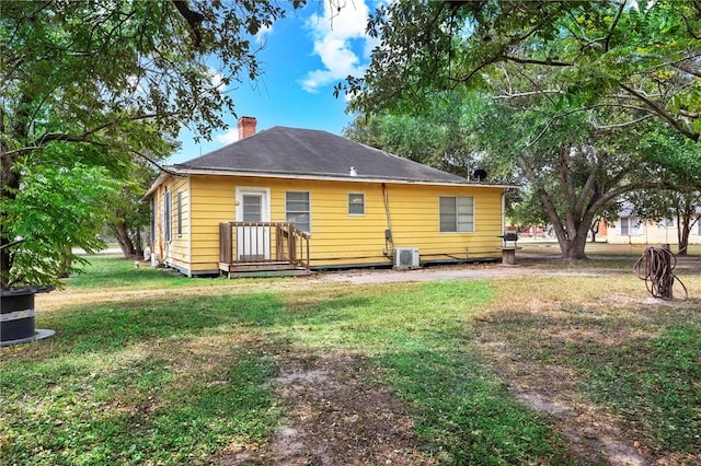 1009 E Sinton St, Sinton, TX 78387 - rear view of house with a chimney and a lawn