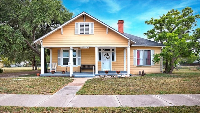 1009 E Sinton St, Sinton, TX 78387 - view of front of house with a chimney and covered porch