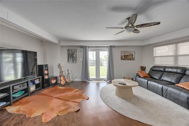 239 Purl Pl, Corpus Christi, TX 78412 - living area featuring wood finished floors and ceiling fan