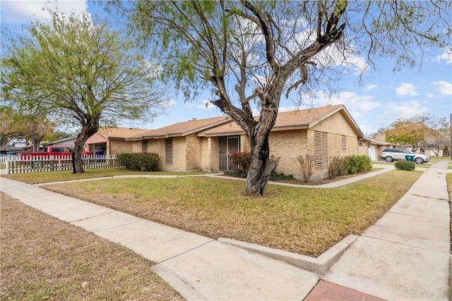 single story home featuring a front lawn