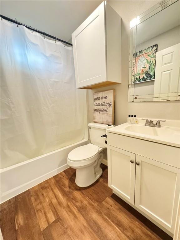 2514 Dwyer Dr, Corpus Christi, TX 78410 - full bath featuring wood finished floors, vanity, and shower / tub combo