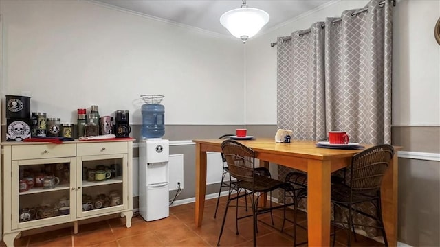 5301 Bromley Dr, Corpus Christi, TX 78413 - tiled dining area with crown molding