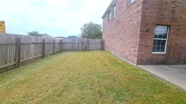 2906 Alice Ln, Kingsville, TX 78363 - view of yard featuring a fenced backyard