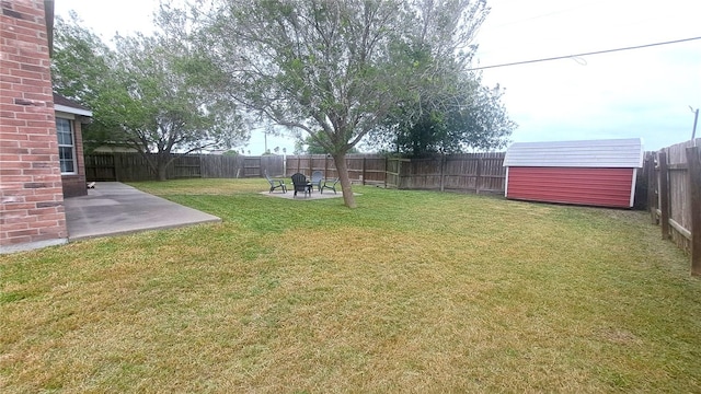 2906 Alice Ln, Kingsville, TX 78363 - view of yard featuring a patio area, a fenced backyard, an outbuilding, and a storage shed