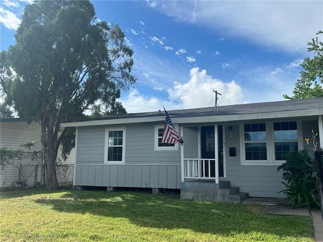 view of front of house with a front yard