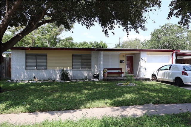 view of front of property with a front lawn