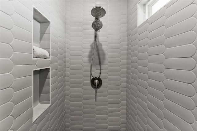 interior details with a tile shower