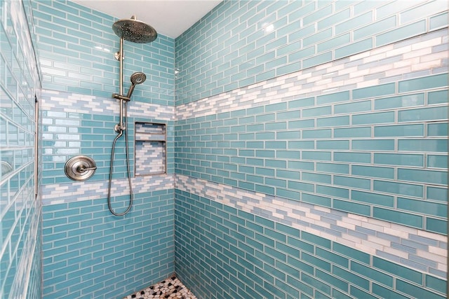 bathroom featuring a tile shower