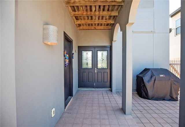 dining space with recessed lighting, visible vents, light wood-style flooring, and a fireplace