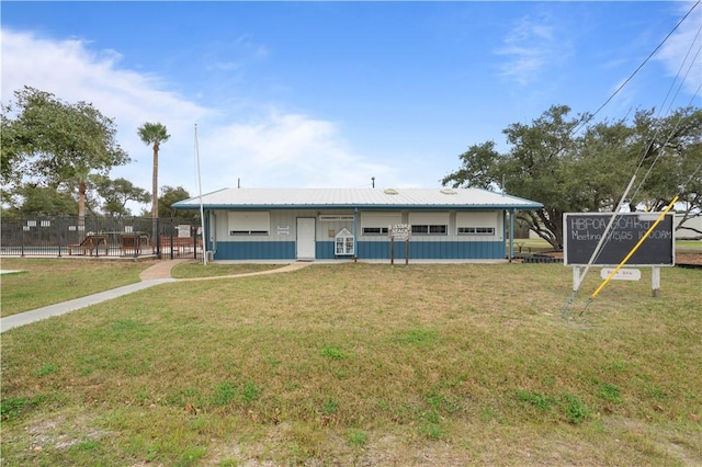 view of front of house with a front lawn