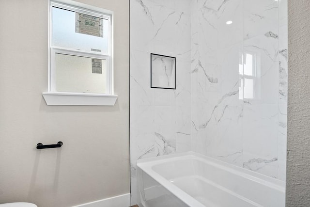 bathroom with tiled shower / bath combo