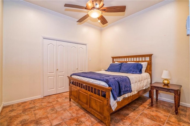 bedroom featuring ceiling fan, a closet, and crown molding