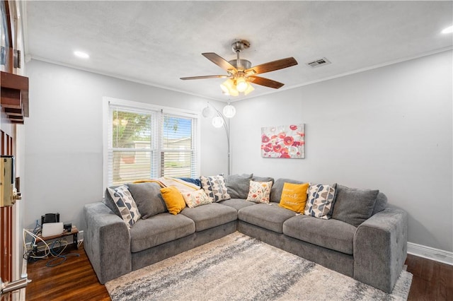 living room with dark wood-style flooring, ceiling fan, recessed lighting, and baseboards