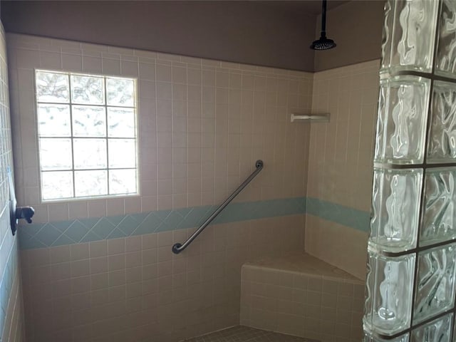 bathroom featuring tiled shower