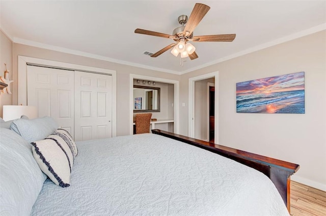 3 Mazatlan Dr, Rockport, TX 78382 - bedroom with a closet, wood finished floors, crown molding, baseboards, and a ceiling fan