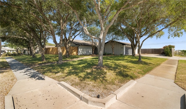 single story home with a front yard