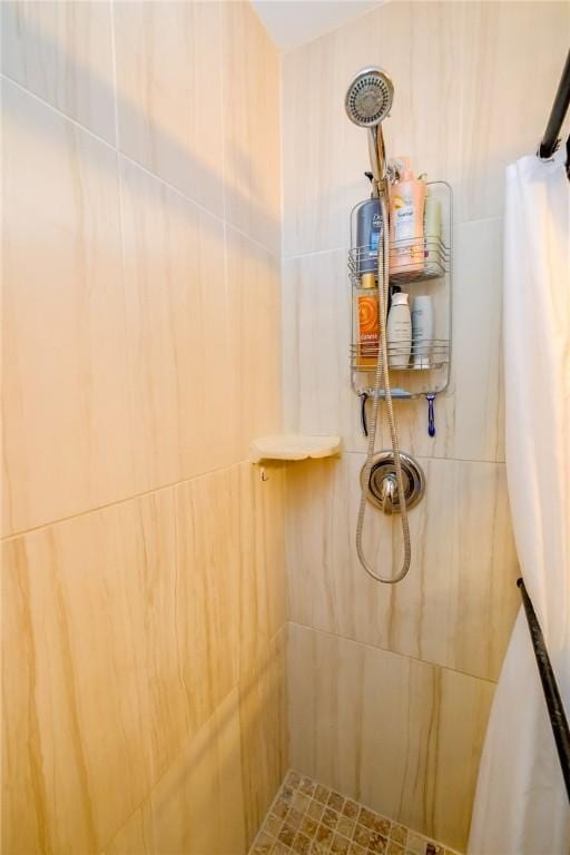 bathroom with a tile shower