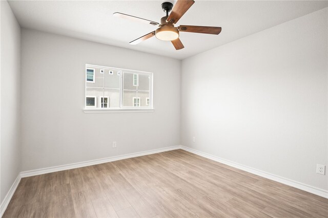 unfurnished room with light wood-style flooring, baseboards, and ceiling fan