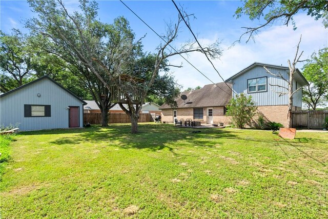 607 E 11th St, Bishop, TX 78343 - view of yard