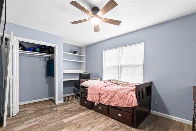 607 E 11th St, Bishop, TX 78343 - bedroom featuring wood finished floors, a closet, baseboards, and a ceiling fan