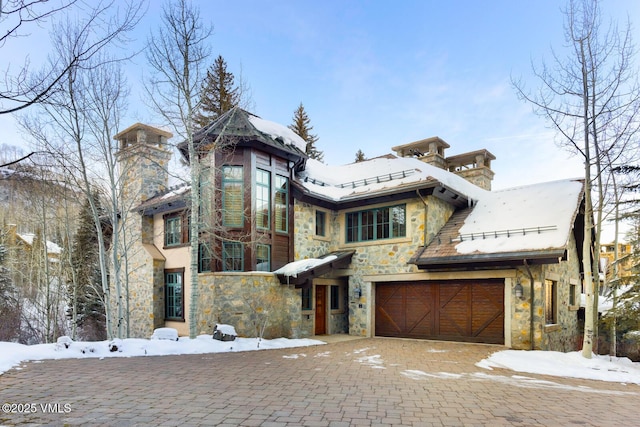 view of front of property featuring a garage