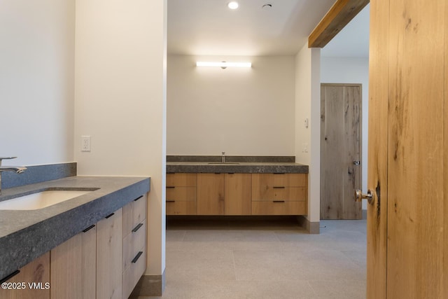 181 Black Bear Trl, Edwards, CO 81632 - bathroom with two vanities and a sink