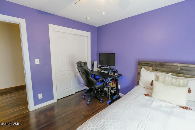bedroom featuring ceiling fan, wood finished floors, a closet, and baseboards