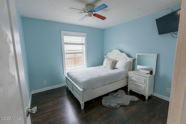 bedroom with baseboards, dark wood-style floors, and a ceiling fan