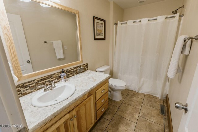 full bathroom featuring tile patterned flooring, visible vents, toilet, a shower with shower curtain, and vanity