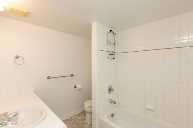 full bathroom featuring visible vents, baseboards, shower / washtub combination, toilet, and a sink