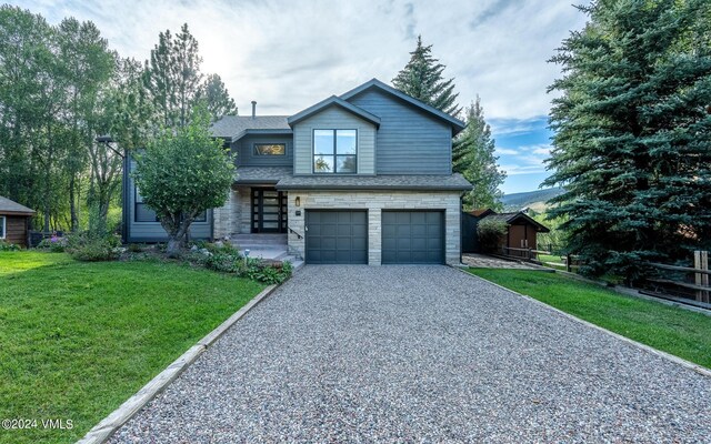 view of front of property featuring a garage and a front yard