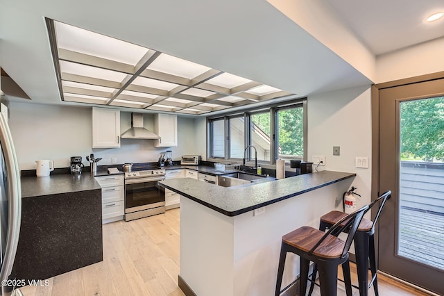 1750 S Frontage Rd W Unit E-3, Vail, CO 81657 - kitchen featuring electric stove, dark countertops, a peninsula, light wood-style flooring, and coffered ceiling