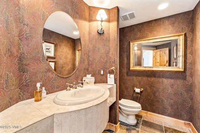 bathroom featuring toilet and sink