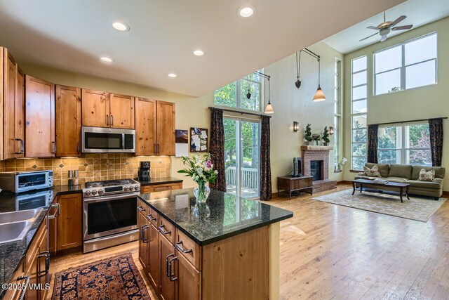41 Wren Ct, Eagle, CO 81631 - kitchen with stainless steel appliances, healthy amount of natural light, open floor plan, a high ceiling, and recessed lighting