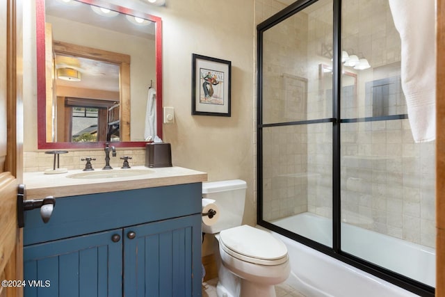 full bathroom with shower / bath combination with glass door, vanity, toilet, and decorative backsplash