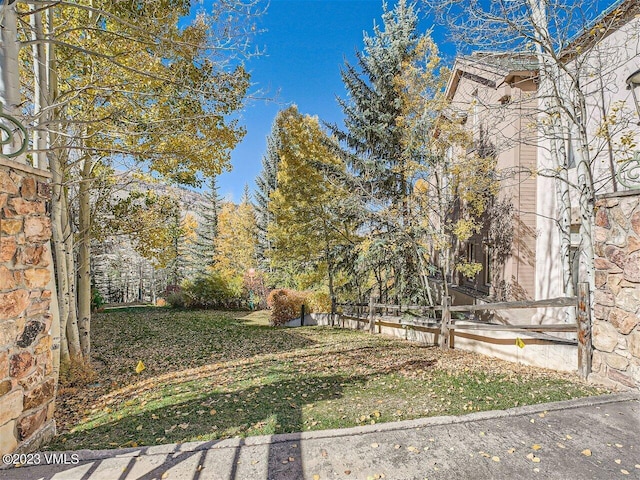 view of yard featuring fence