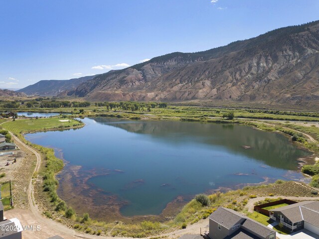 water view featuring a mountain view