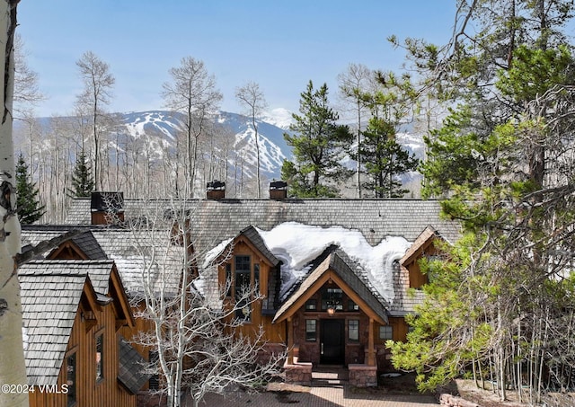 view of front facade with a mountain view