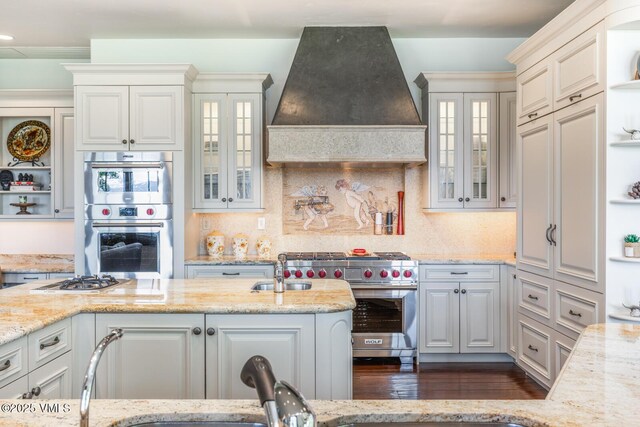 46 Jasmine, Avon, CO 81620 - indoor wet bar with dark wood-type flooring