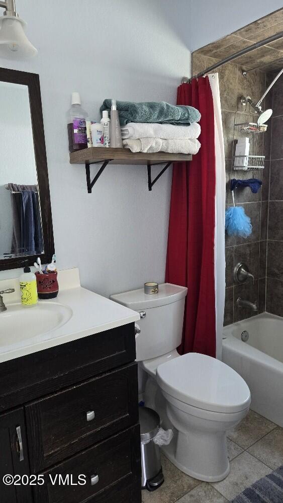 600 Price Ln Unit 6, Gypsum, CO 81637 - full bath with vanity, toilet, shower / bathtub combination with curtain, and tile patterned floors