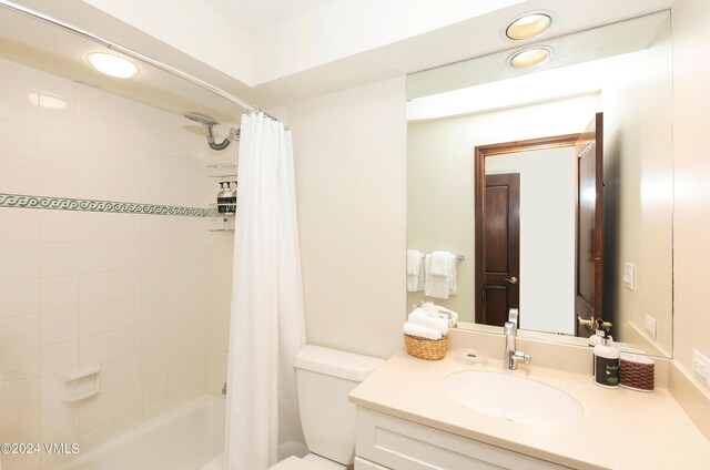 full bathroom featuring shower / tub combo, vanity, and toilet