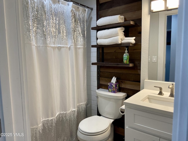 full bathroom featuring vanity, toilet, and curtained shower