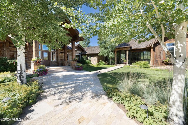 view of front of house with a front lawn