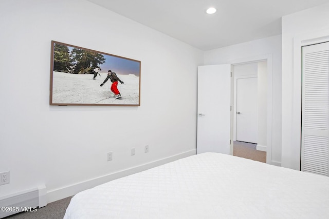 carpeted bedroom with recessed lighting, a closet, and baseboards