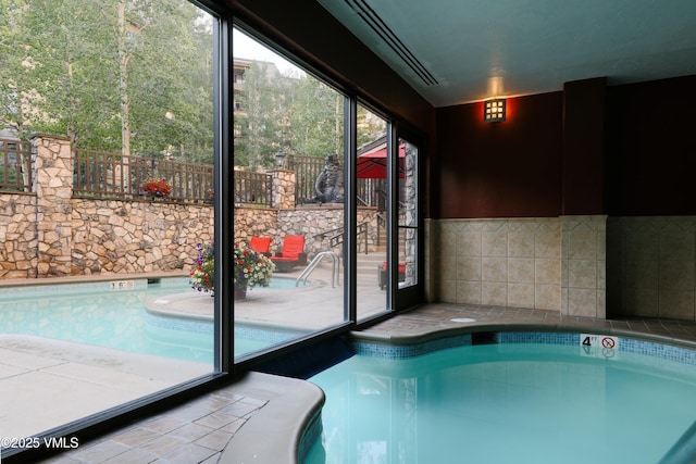 26 Avondale Ln Unit 114-H, Beaver Creek, CO 81620 - view of indoor pool