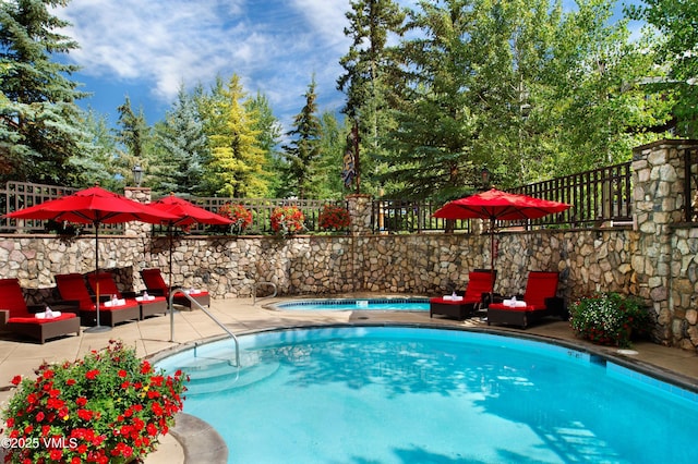 26 Avondale Ln Unit 114-H, Beaver Creek, CO 81620 - view of pool with a patio