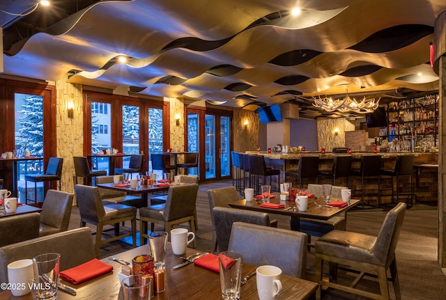 26 Avondale Ln Unit 114-H, Beaver Creek, CO 81620 - dining area with a community bar
