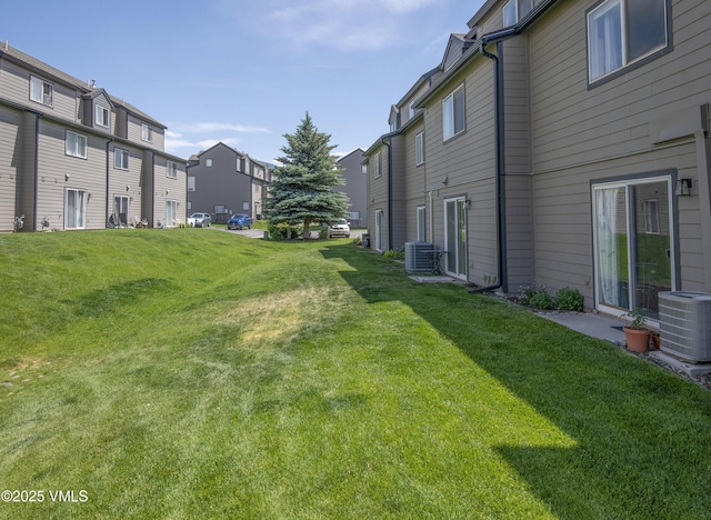104-2 Quail Cir, Gypsum, CO 81637 - view of green lawn featuring a residential view