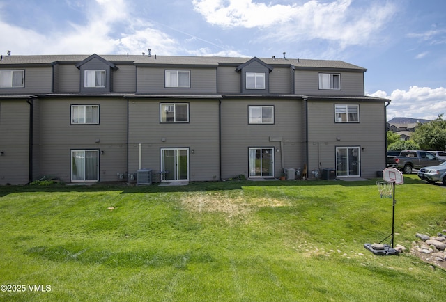 104-2 Quail Cir, Gypsum, CO 81637 - rear view of house with a yard