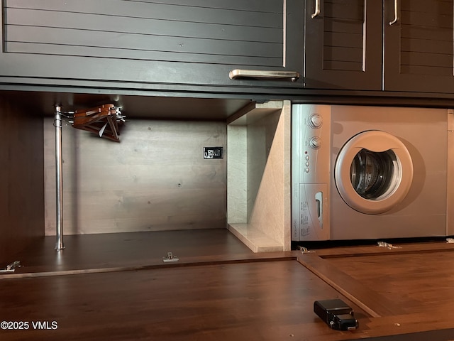 130 Daybreak Rdg Unit 732, Avon, CO 81620 - washroom with washer / clothes dryer and wood finished floors